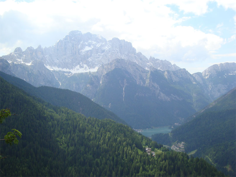 gal/2010/07 - Sella Ronda Bike Day 2010/03_il_mega_giro del sabato/5civetta_dal_colle-santa-lu.jpg